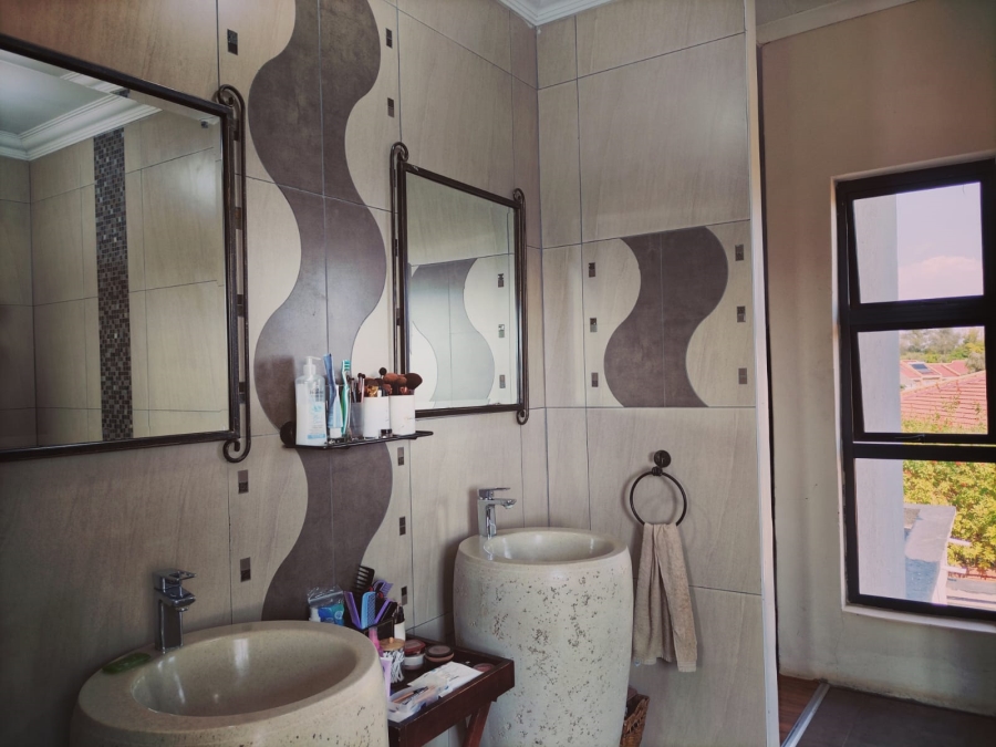 5 Bedroom Property for Sale in Mmabatho Unit 6 North West
